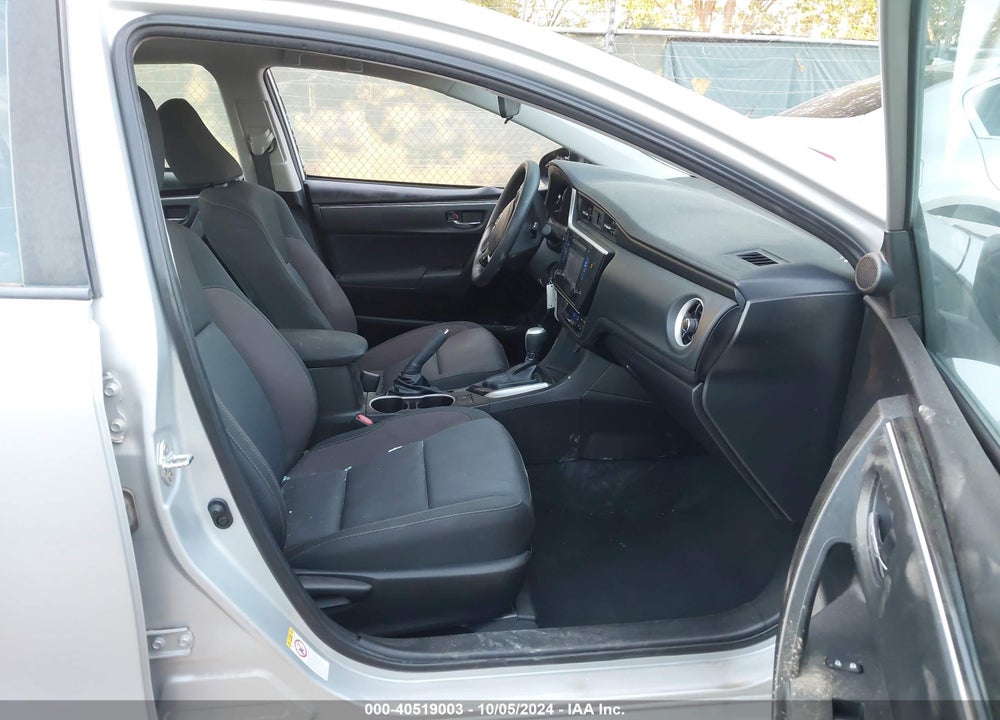 2018 TOYOTA COROLLA LE VIN: 5YFBURHEXJP814133