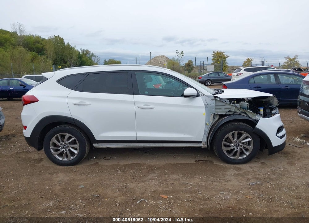 2017 HYUNDAI TUCSON SE VIN: KM8J3CA40HU484105