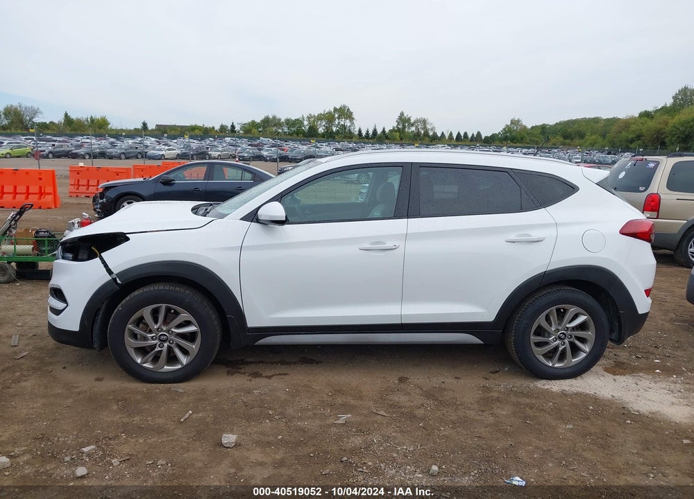 2017 HYUNDAI TUCSON SE VIN: KM8J3CA40HU484105
