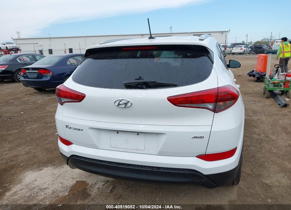 2017 HYUNDAI TUCSON SE VIN: KM8J3CA40HU484105