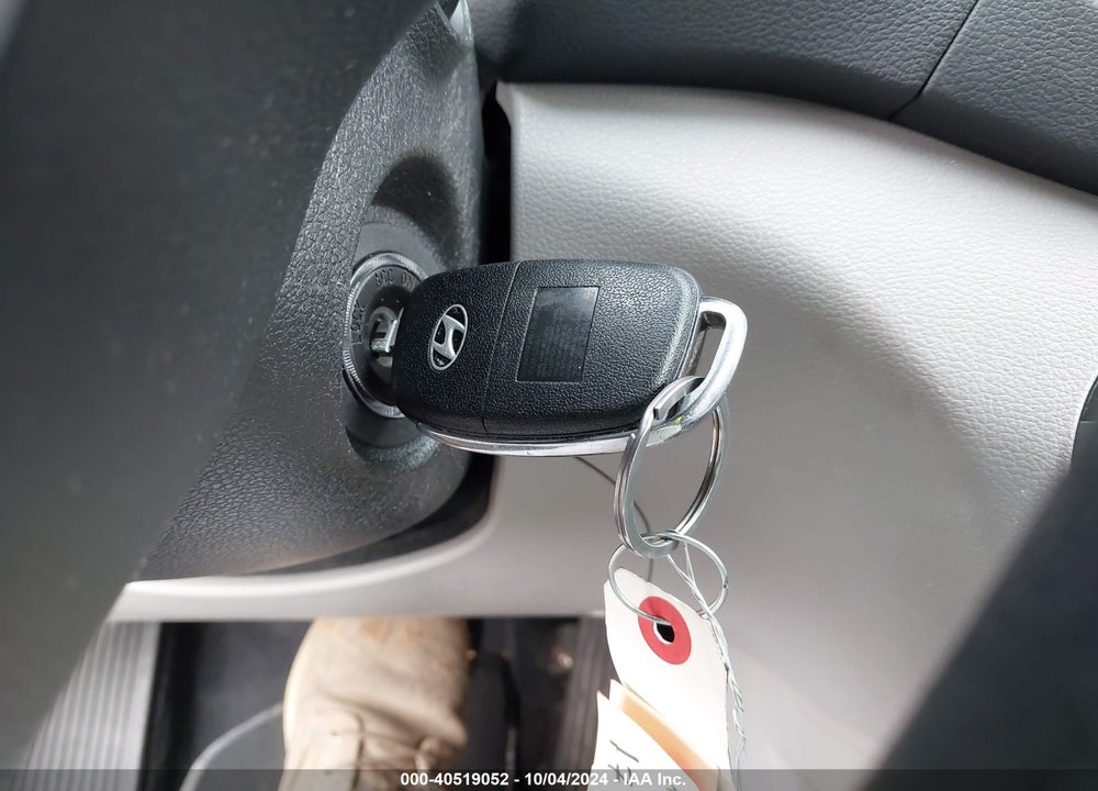 2017 HYUNDAI TUCSON SE VIN: KM8J3CA40HU484105
