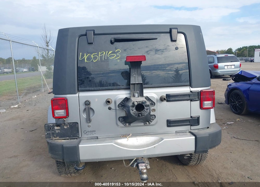 2015 JEEP WRANGLER UNLIMITED SAHARA VIN: 1C4BJWEG3FL752457