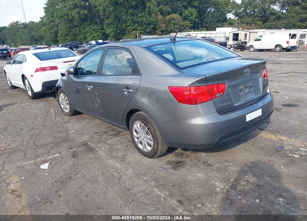 2011 KIA FORTE EX VIN: KNAFU4A24B5444913