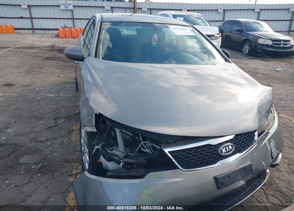 2011 KIA FORTE EX VIN: KNAFU4A24B5444913