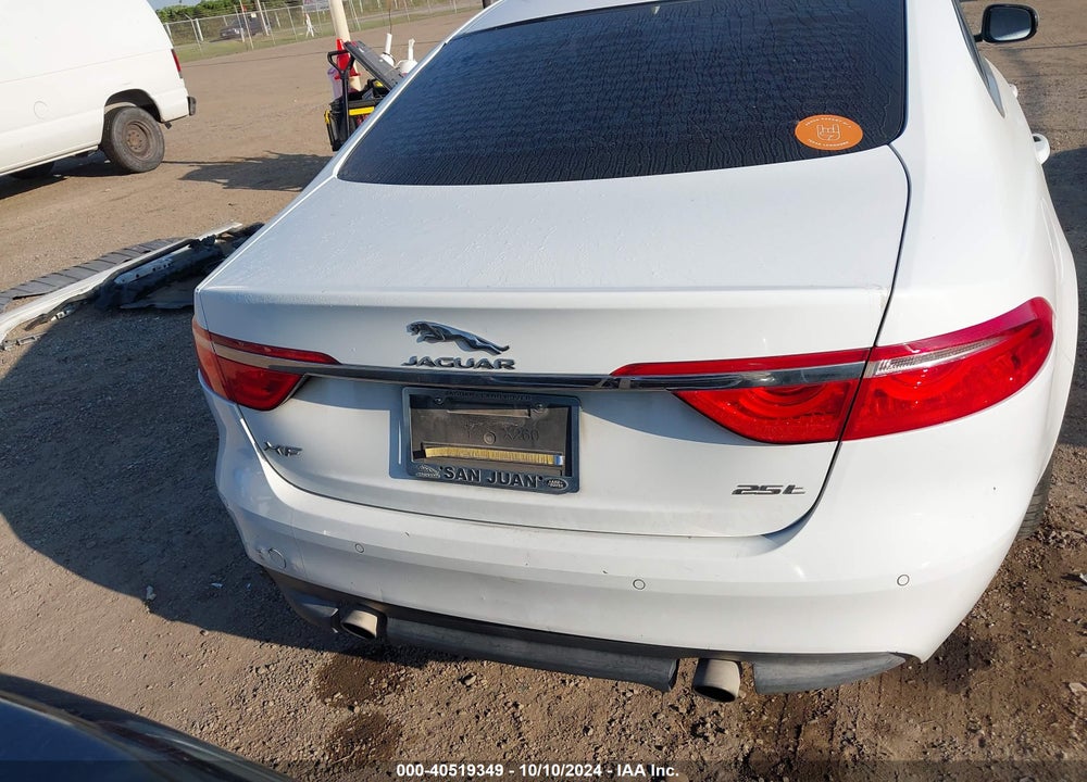 2018 JAGUAR XF 25T PREMIUM VIN: SAJBD4FX9JCY59338