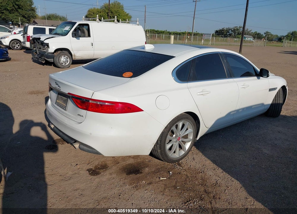 2018 JAGUAR XF 25T PREMIUM VIN: SAJBD4FX9JCY59338