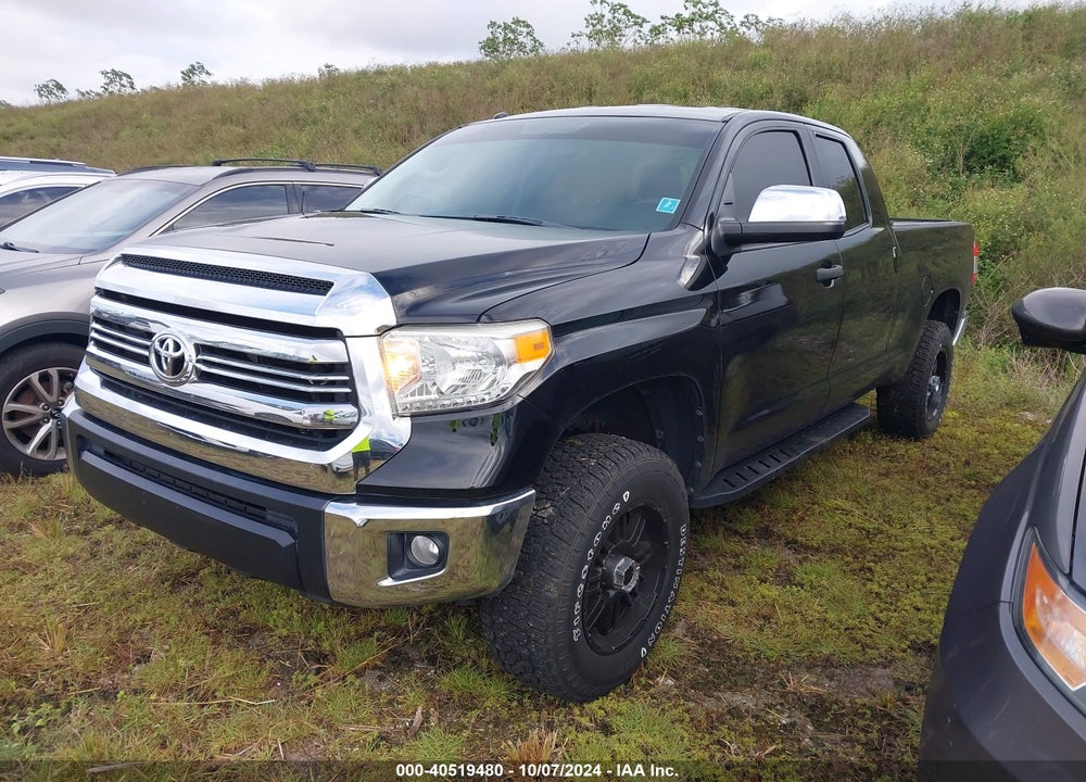 2017 TOYOTA TUNDRA SR5 5.7L V8 VIN: 5TFUW5F10HX614658
