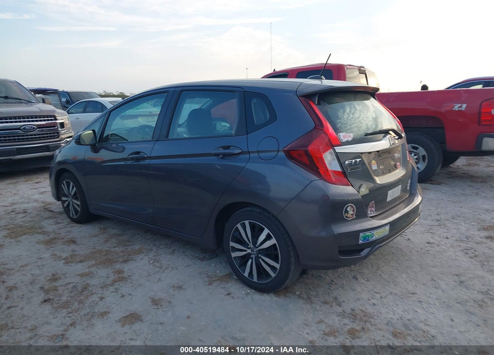2018 HONDA FIT EX VIN: 3HGGK5H83JM723423