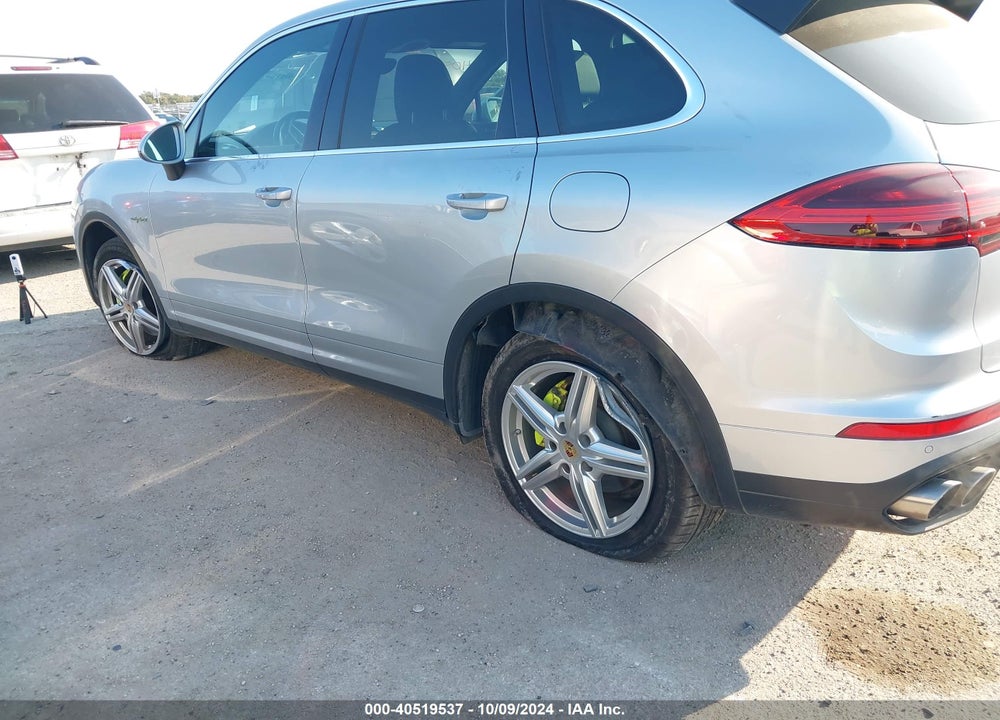 2016 PORSCHE CAYENNE E-HYBRID S VIN: WP1AE2A26GLA62401