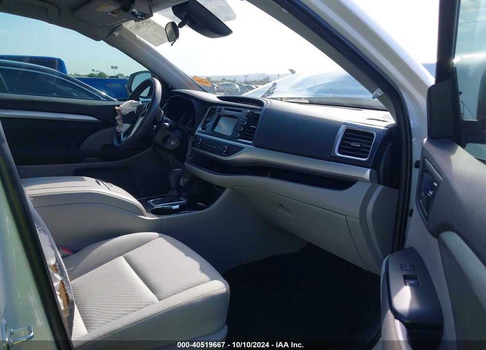 2019 TOYOTA HIGHLANDER LE VIN: 5TDZZRFH4KS366848
