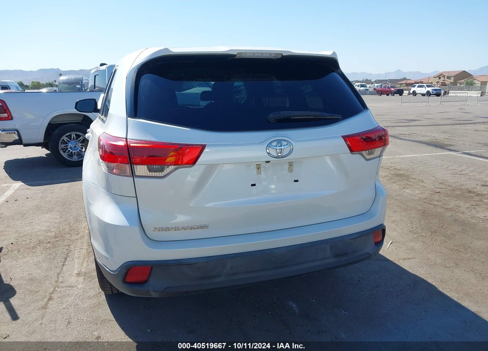 2019 TOYOTA HIGHLANDER LE VIN: 5TDZZRFH4KS366848