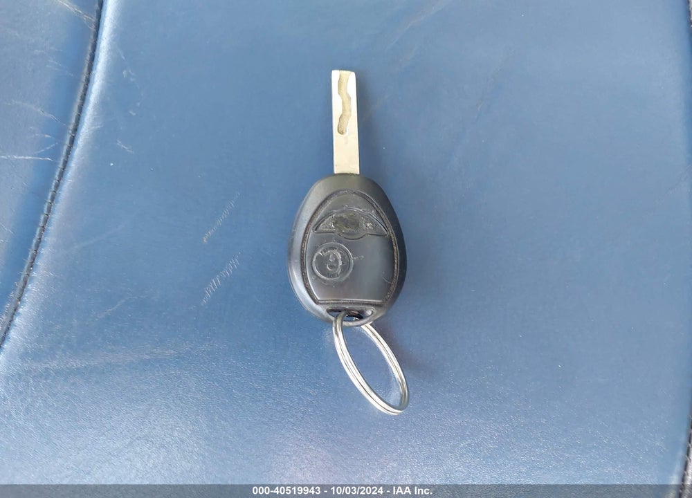 2002 MINI COOPER S VIN: WMWRE33422TD52605