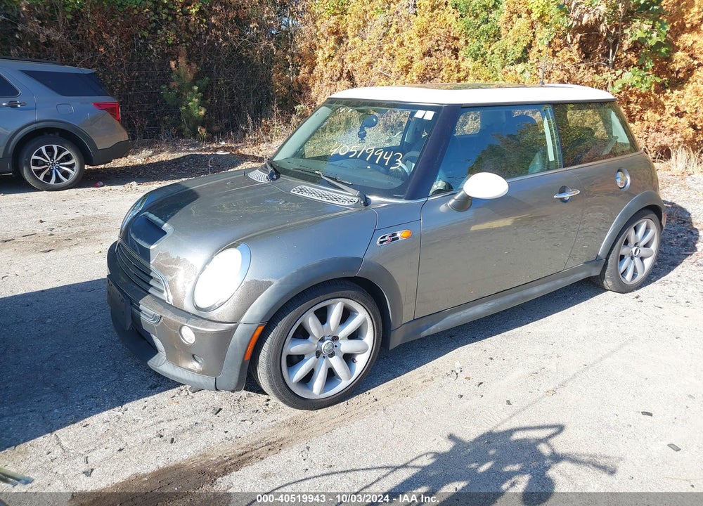 2002 MINI COOPER S VIN: WMWRE33422TD52605