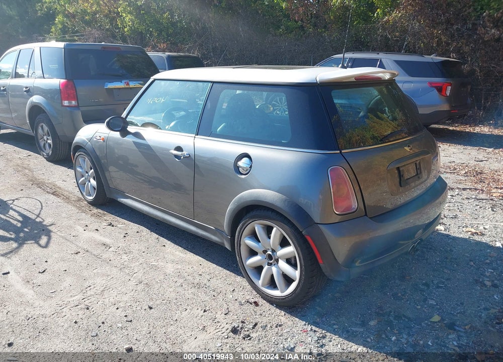2002 MINI COOPER S VIN: WMWRE33422TD52605