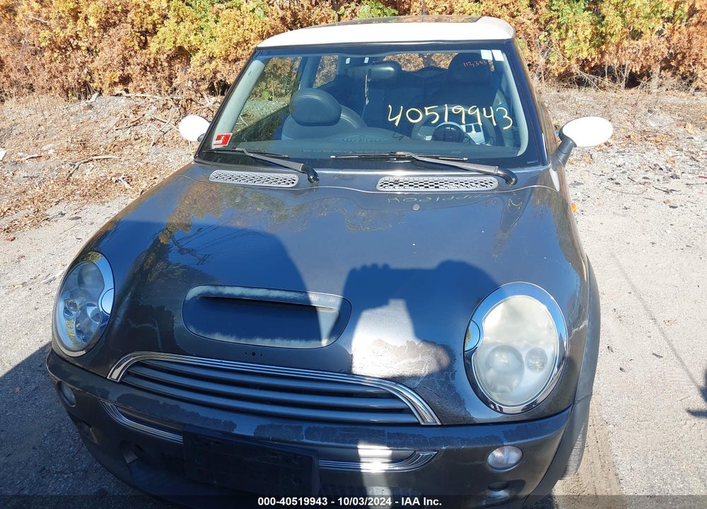 2002 MINI COOPER S VIN: WMWRE33422TD52605
