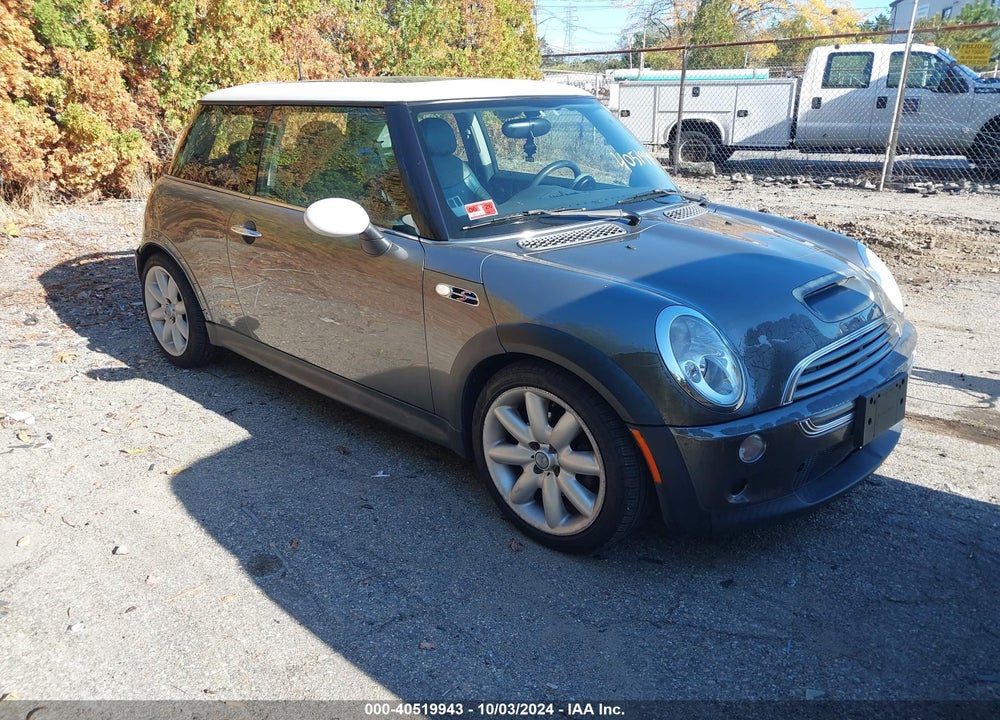 2002 MINI COOPER S VIN: WMWRE33422TD52605