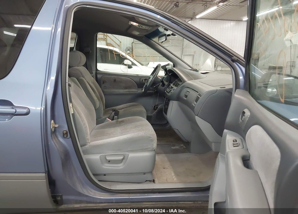 2000 TOYOTA SIENNA LE VIN: 4T3ZF13CXYU309547
