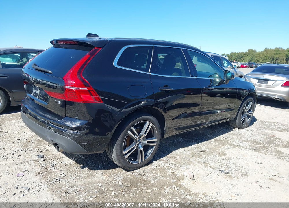 2018 VOLVO XC60 T5 MOMENTUM VIN: LYV102RKXJB117349