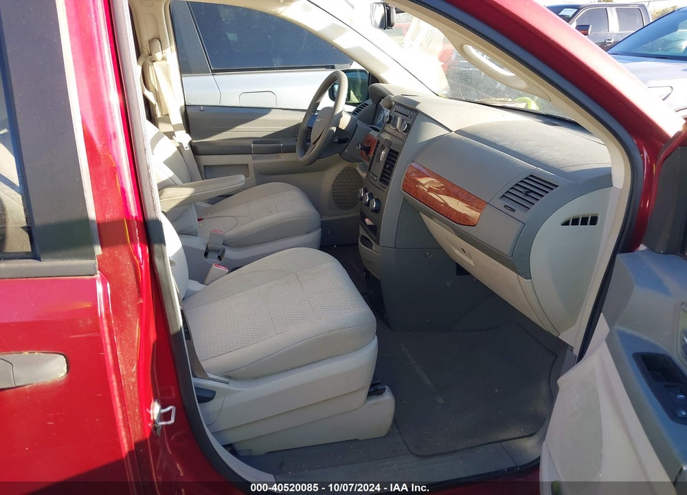 2008 CHRYSLER TOWN & COUNTRY LX VIN: 2A8HR44H68R711339