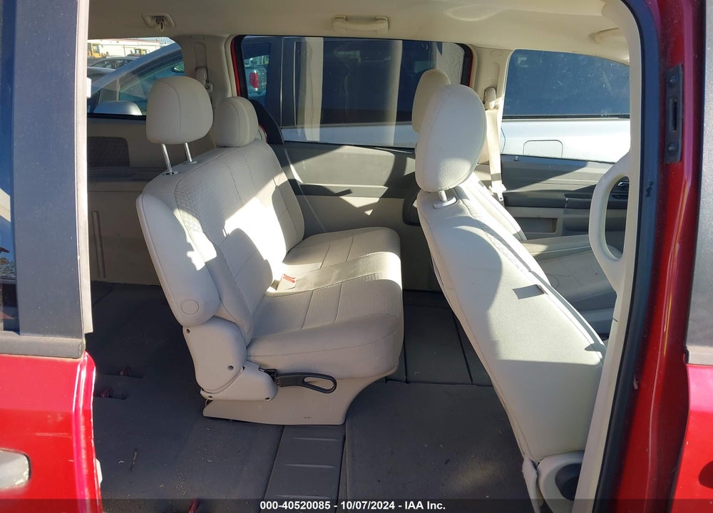 2008 CHRYSLER TOWN & COUNTRY LX VIN: 2A8HR44H68R711339