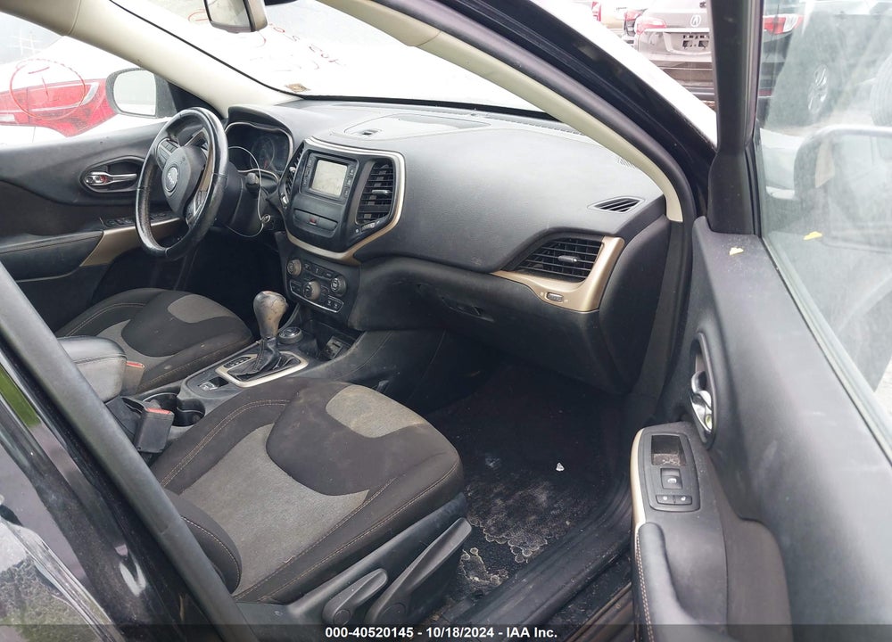 2018 JEEP CHEROKEE LATITUDE 4X4 VIN: 1C4PJMCB1JD547627