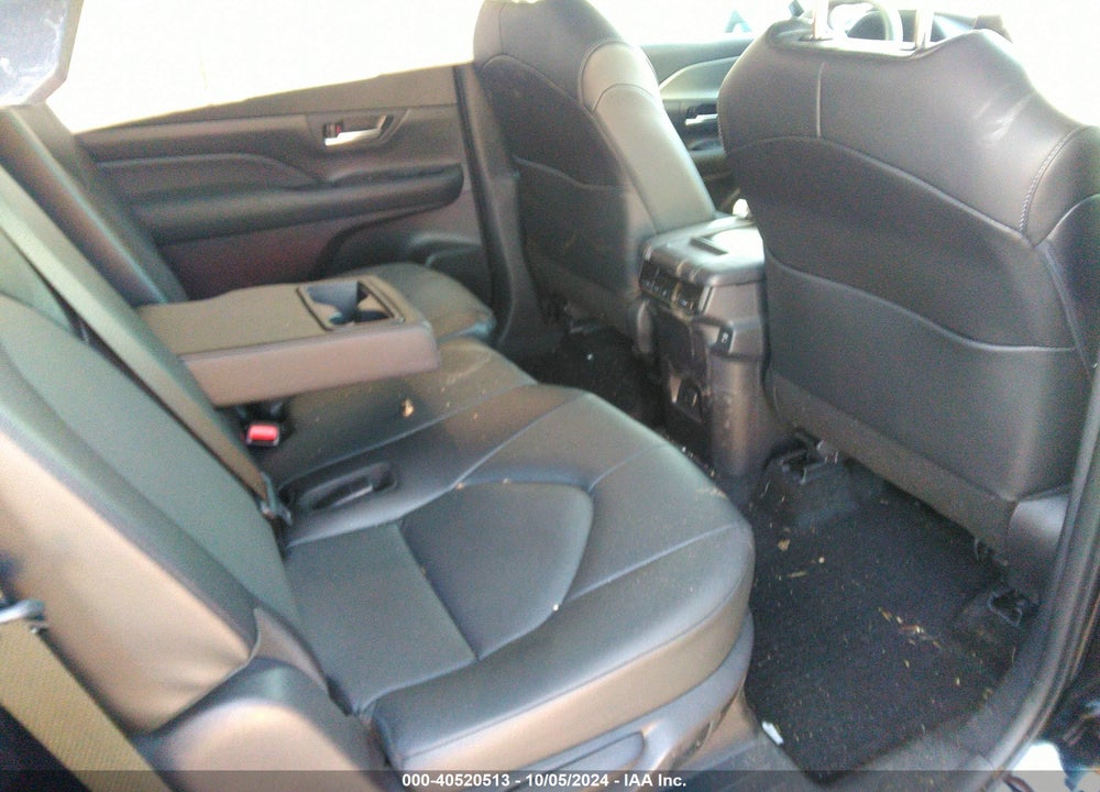 2024 TOYOTA GRAND HIGHLANDER XLE VIN: 5TDAAAB59RS038711