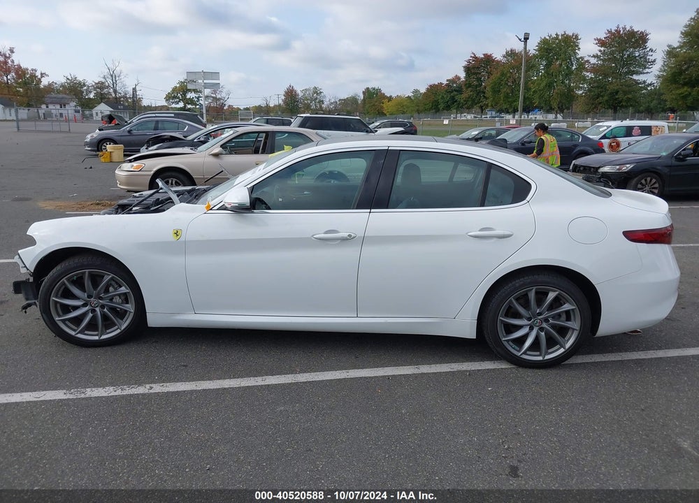 2017 ALFA ROMEO GIULIA AWD VIN: ZARFAEDN7H7551951