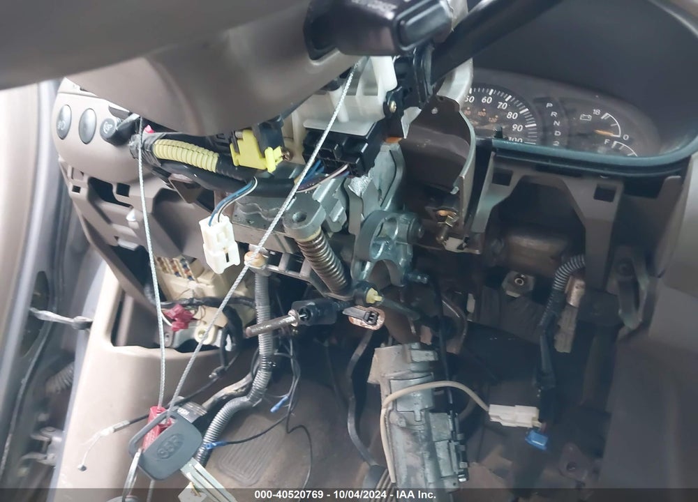 2000 TOYOTA TUNDRA SR5 V8 VIN: 5TBBT4410YS079066