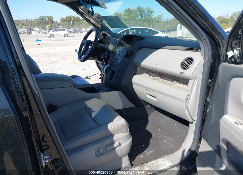 2011 HONDA PILOT EX-L VIN: 5FNYF4H53BB077829