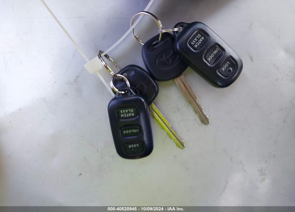 2006 TOYOTA MATRIX VIN: 2T1KR32E26C616628