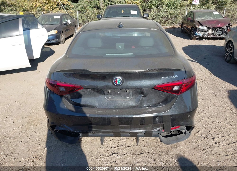 2017 ALFA ROMEO GIULIA VIN: ZARFAEAV6H7548513