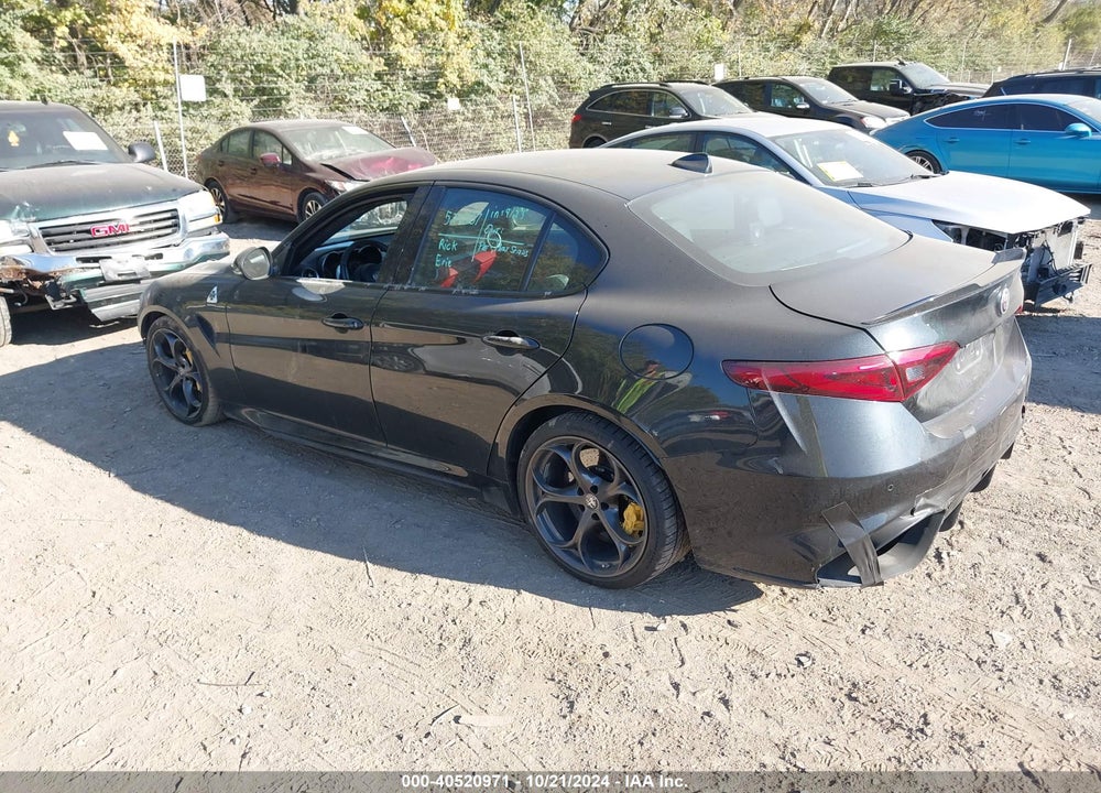 2017 ALFA ROMEO GIULIA VIN: ZARFAEAV6H7548513