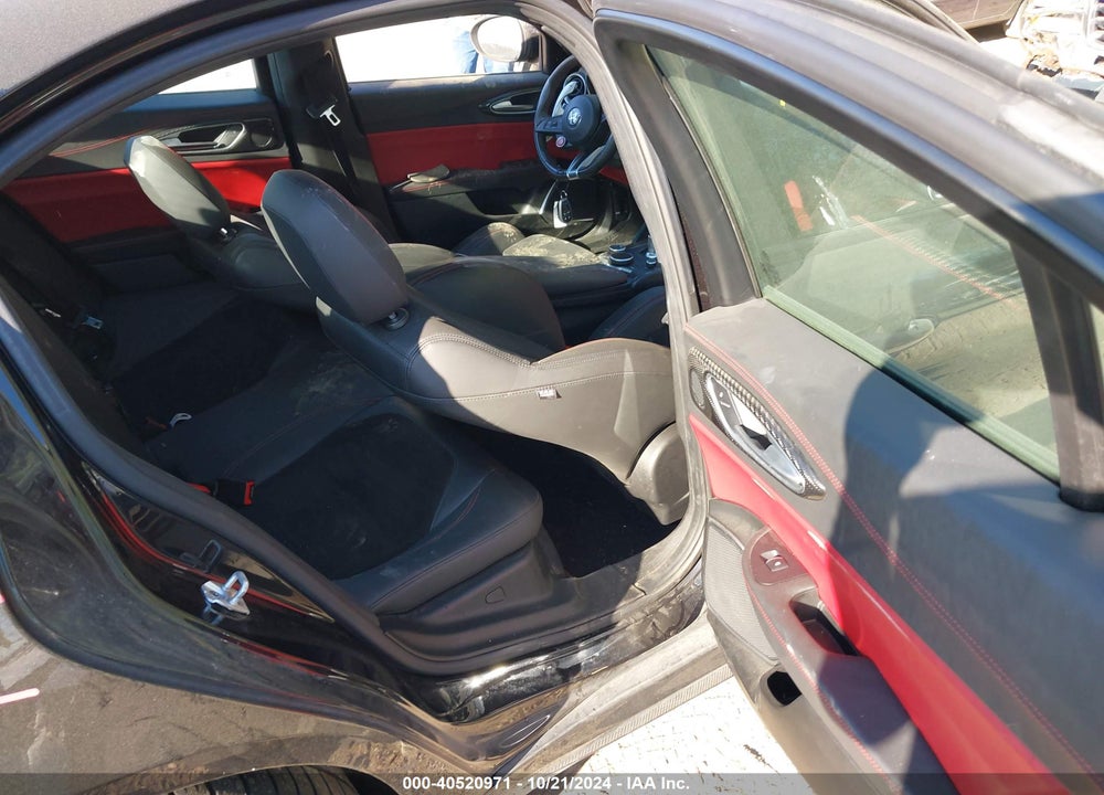 2017 ALFA ROMEO GIULIA VIN: ZARFAEAV6H7548513