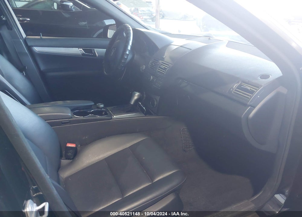 2010 MERCEDES-BENZ C 300 LUXURY/SPORT VIN: WDDGF5EB5AF372636