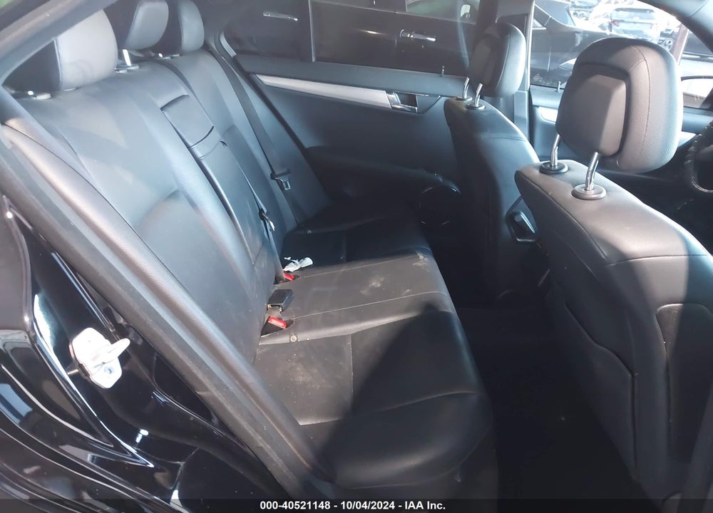 2010 MERCEDES-BENZ C 300 LUXURY/SPORT VIN: WDDGF5EB5AF372636