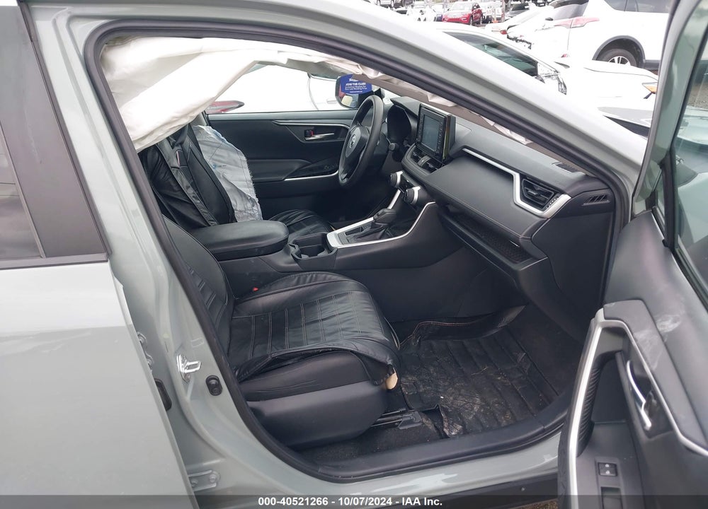 2019 TOYOTA RAV4 XLE VIN: 2T3W1RFV9KW037691