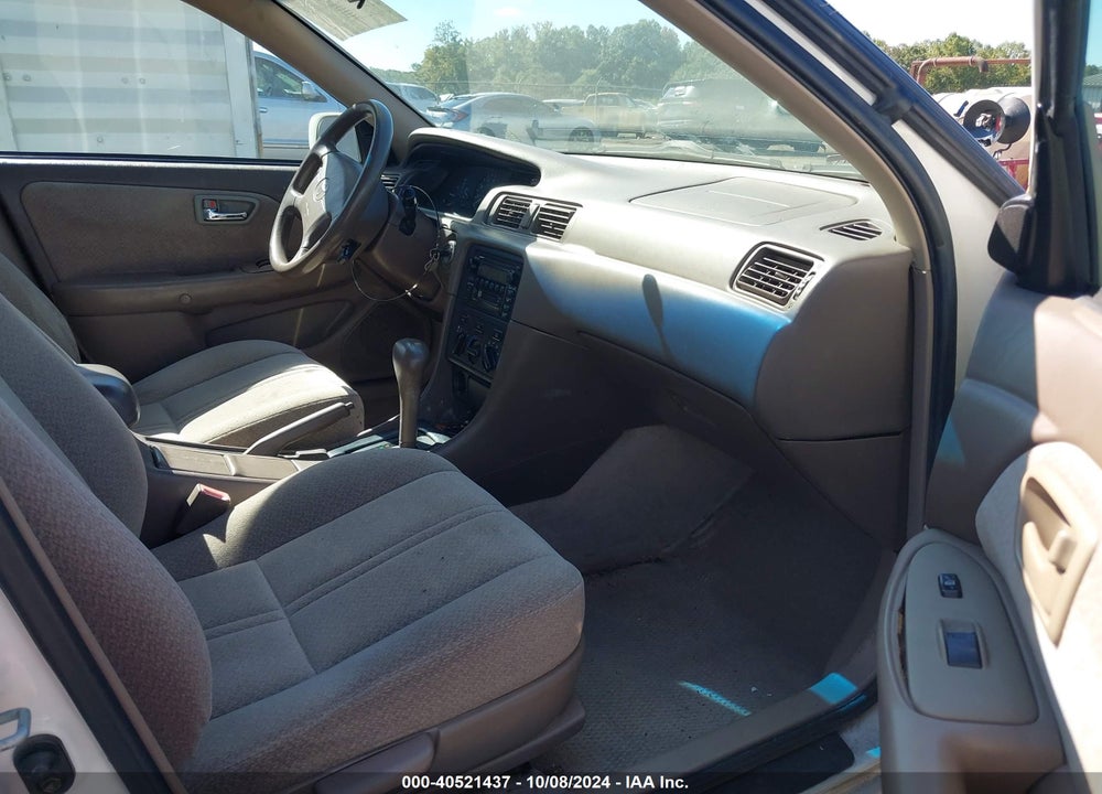 2000 TOYOTA CAMRY LE V6 VIN: 4T1BF22K0YU938582