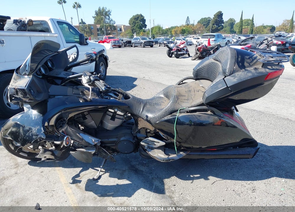 2009 VICTORY MOTORCYCLES VISION TOURING VIN: 5VPSD36L193002305