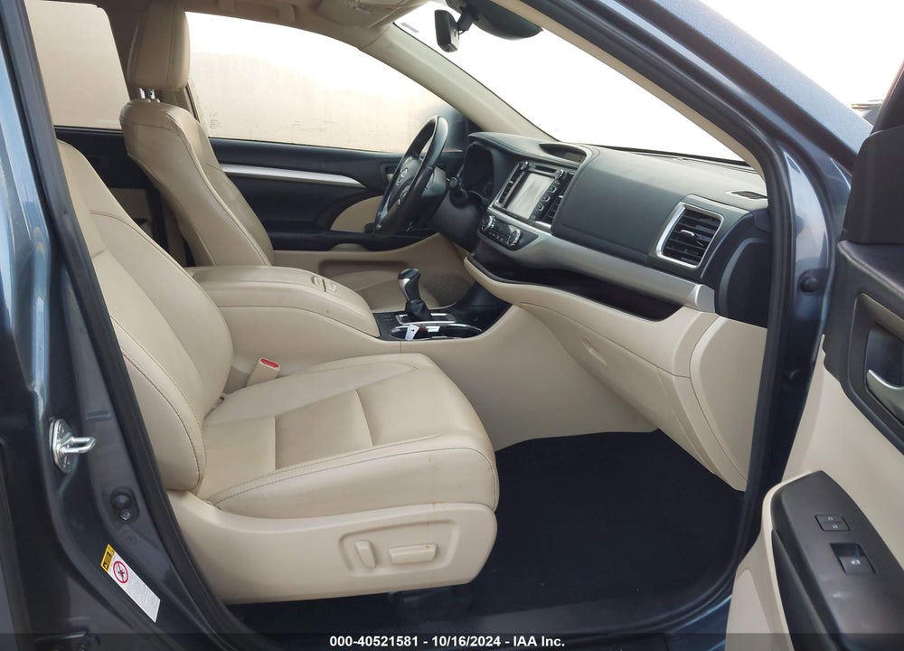 2019 TOYOTA HIGHLANDER XLE VIN: 5TDKZRFH2KS310294