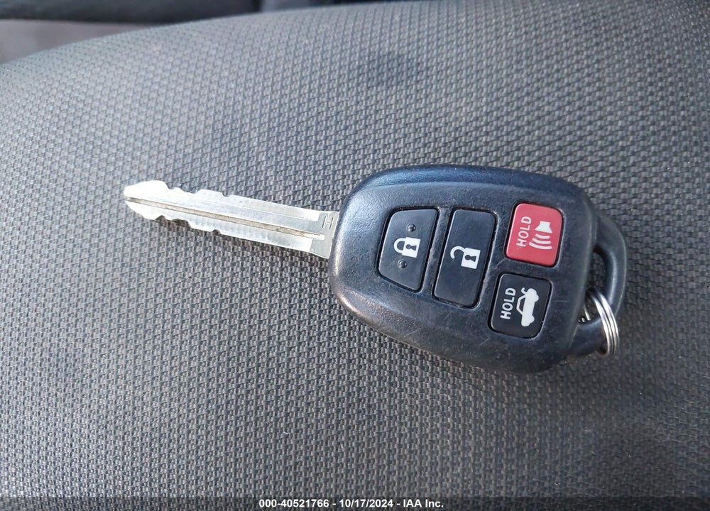 2018 TOYOTA COROLLA LE VIN: 5YFBURHEXJP784745