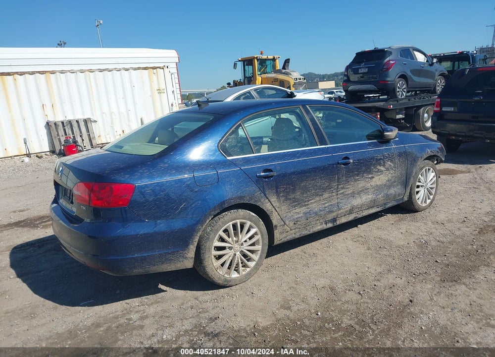 2014 VOLKSWAGEN JETTA 2.0L TDI VIN: 3VWLL7AJ4EM422200