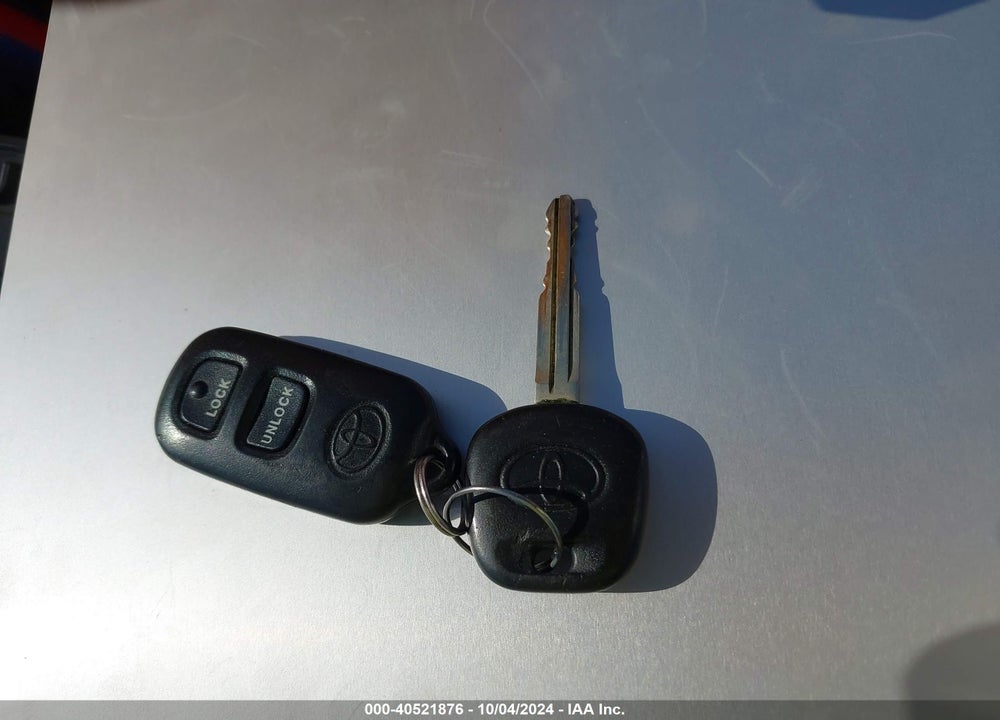 2005 TOYOTA COROLLA LE VIN: 1NXBR30E45Z484665