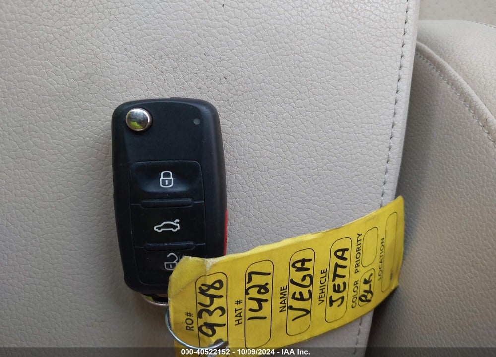 2016 VOLKSWAGEN JETTA VIN: 3VWD67AJ8GM385358