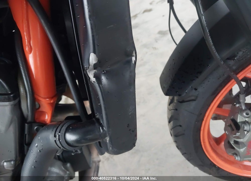 2021 KTM 890 DUKE R VIN: VBKTU9406MM811086