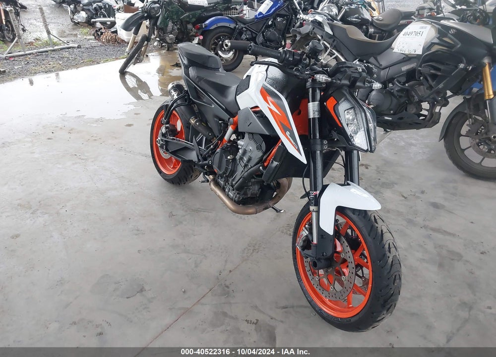 2021 KTM 890 DUKE R VIN: VBKTU9406MM811086