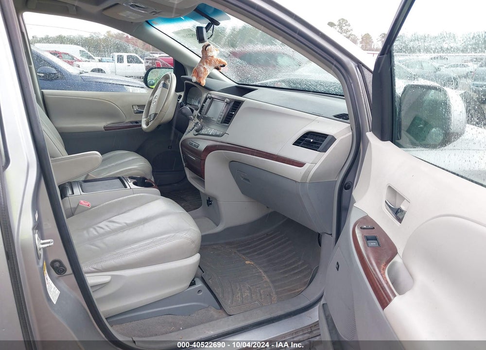 2011 TOYOTA SIENNA XLE V6 VIN: 5TDYK3DC7BS002556