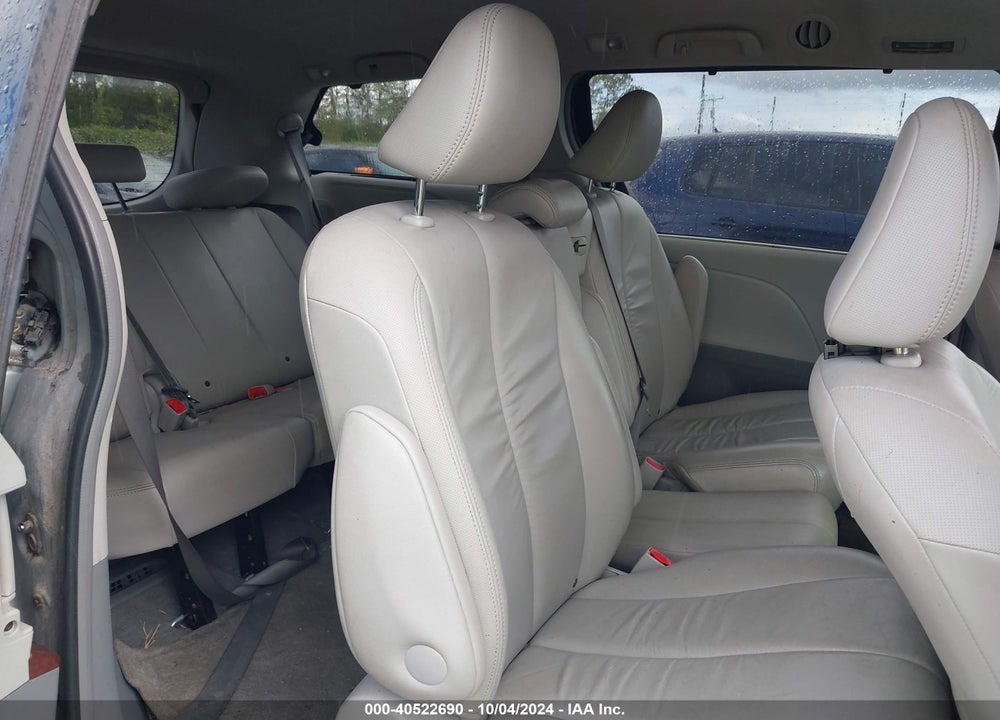2011 TOYOTA SIENNA XLE V6 VIN: 5TDYK3DC7BS002556