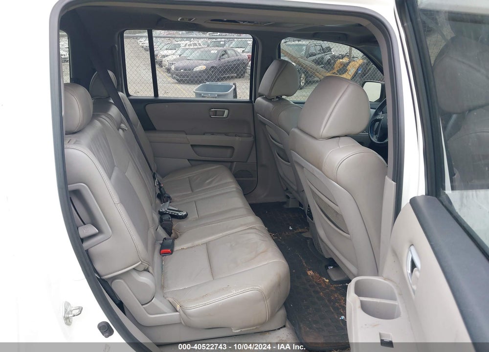 2010 HONDA PILOT EX-L VIN: 5FNYF3H61AB007781