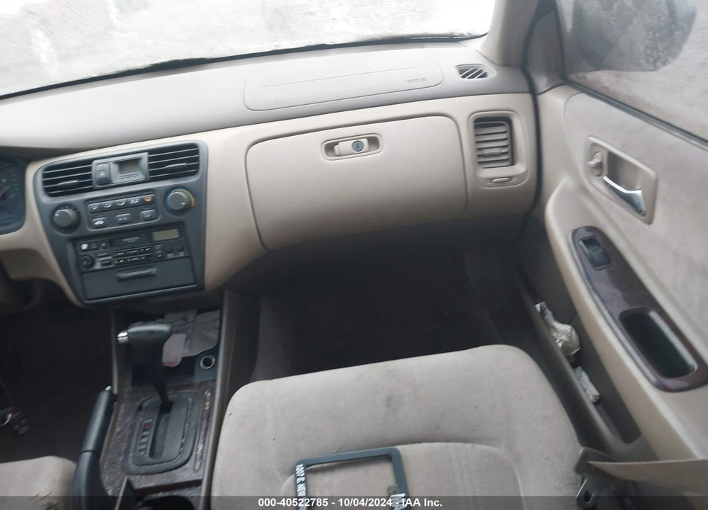 2000 HONDA ACCORD 2.3 SE VIN: JHMCG5675YC015452