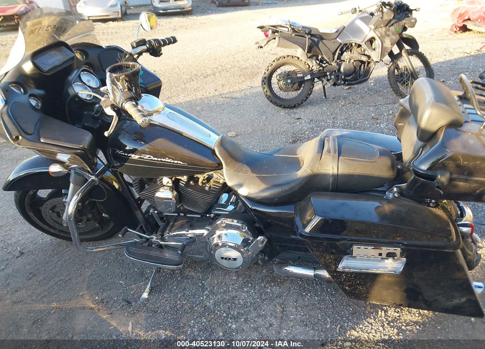 2013 HARLEY-DAVIDSON FLTRX ROAD GLIDE CUSTOM VIN: 1HD1KHM16DB646281